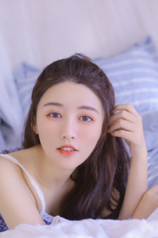 一点遮挡都没有的美女