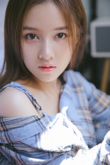 枕边有张脸